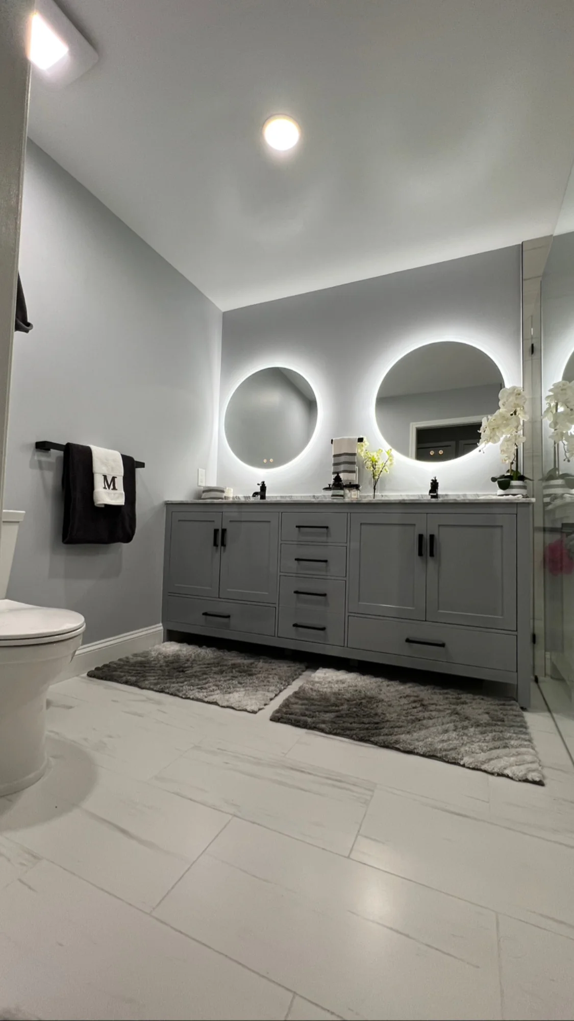 Gray Marble Shower Bath — photo 5