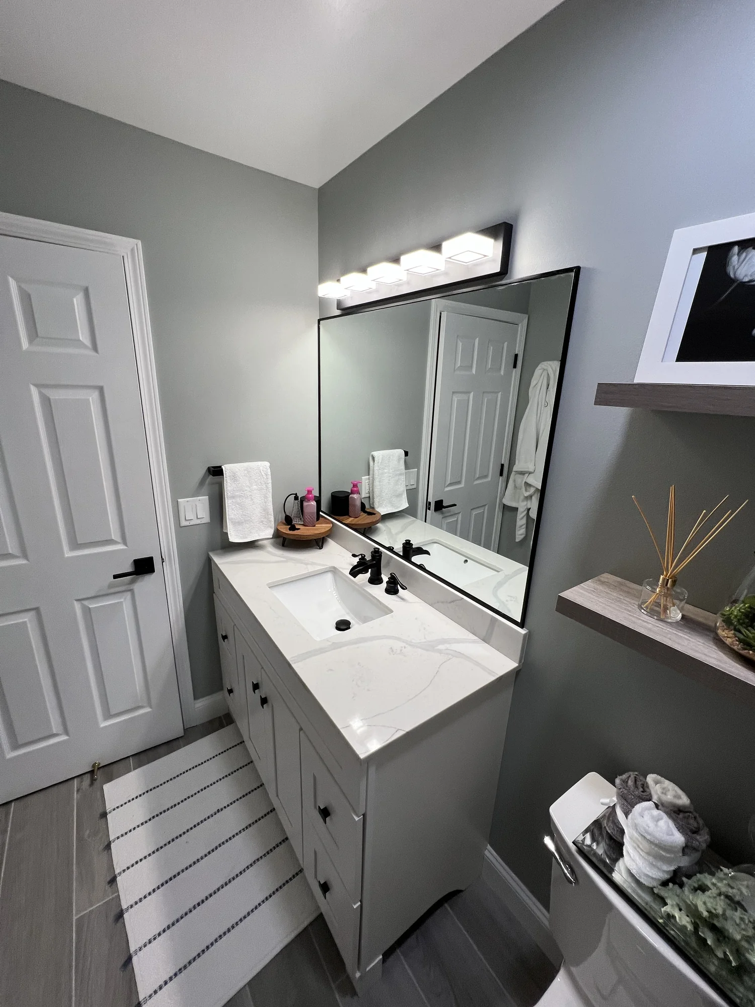 Gray Marble Shower Bath — photo 12