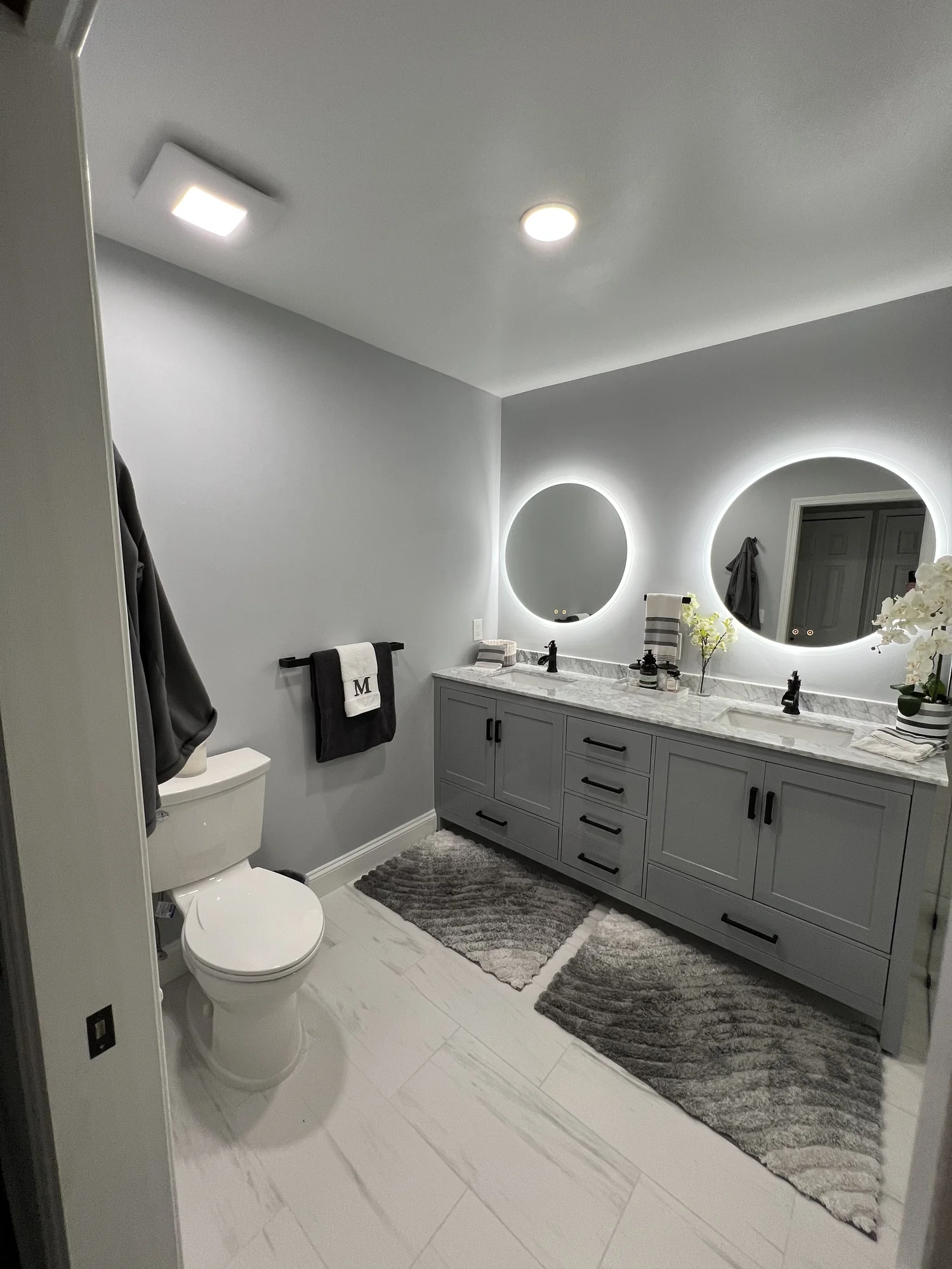 Gray Marble Shower Bath — photo 13