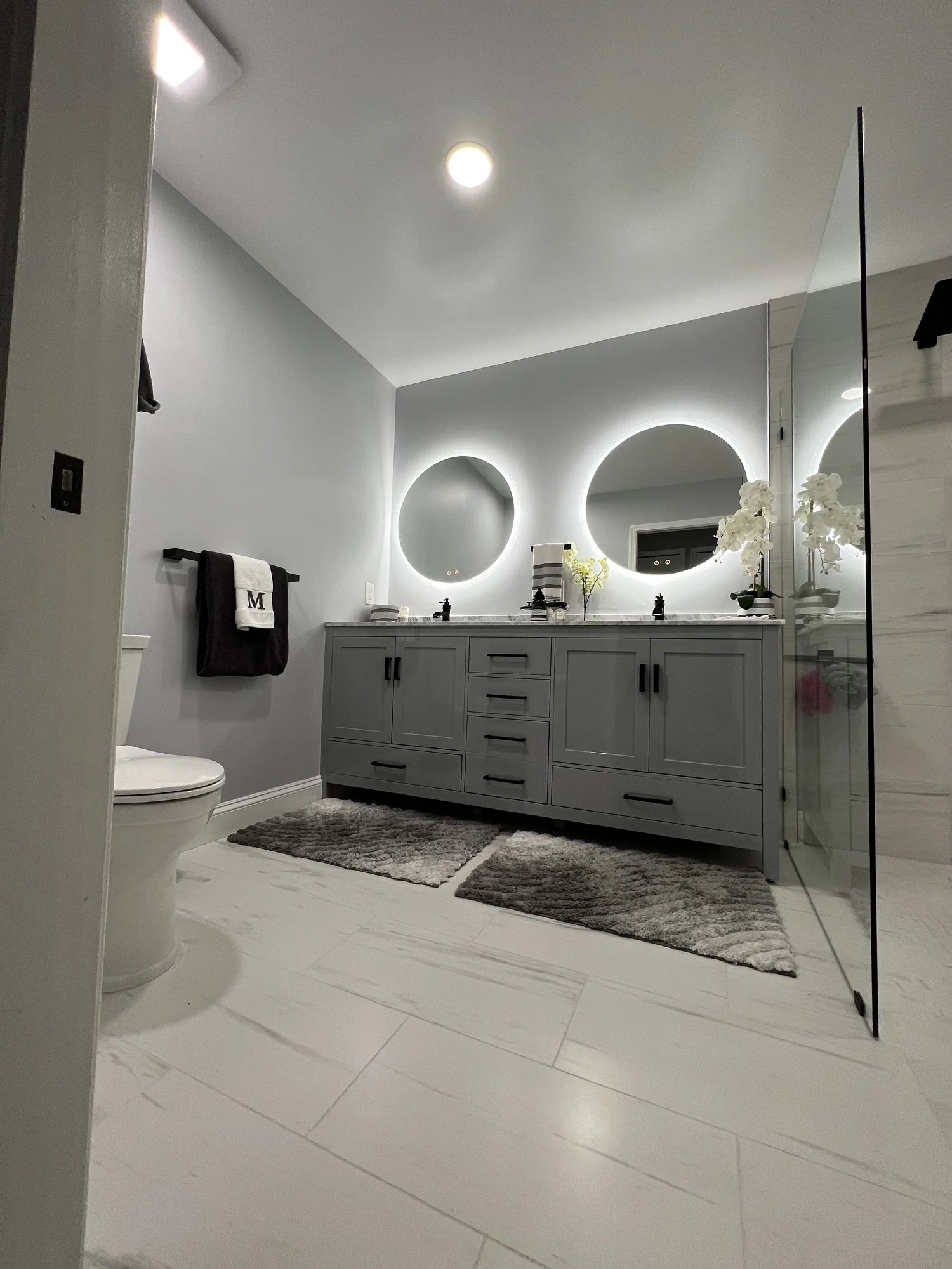 Gray Marble Shower Bath — photo 14
