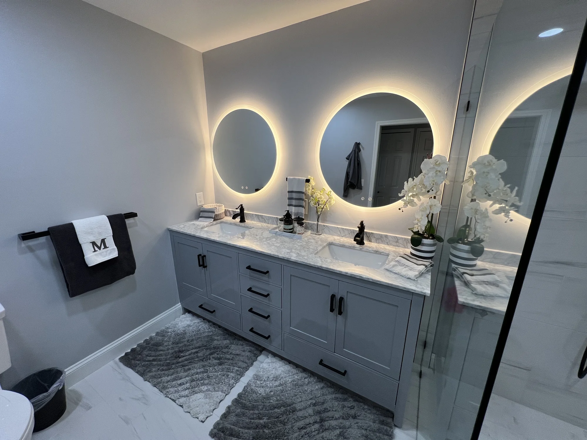 Gray Marble Shower Bath — photo 16