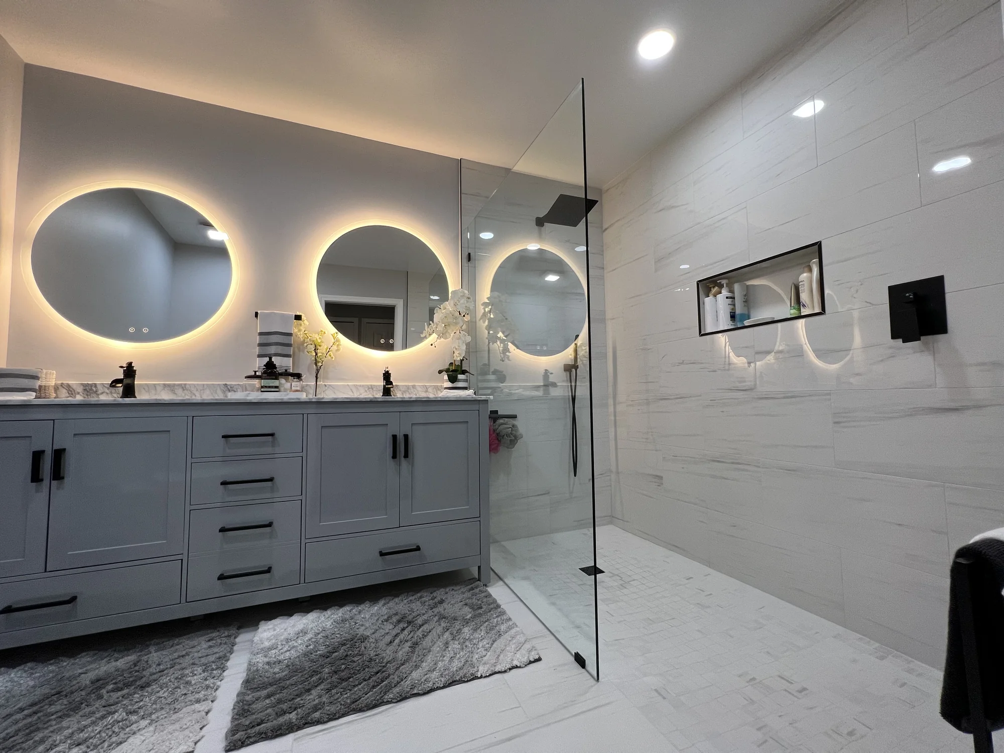 Gray Marble Shower Bath — photo 17