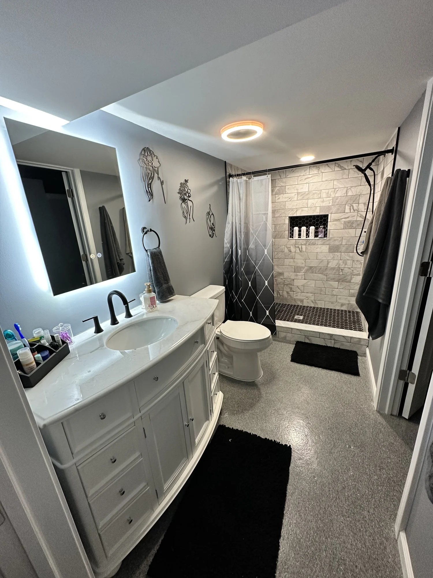 Long Double-Vanity Bath — photo 3