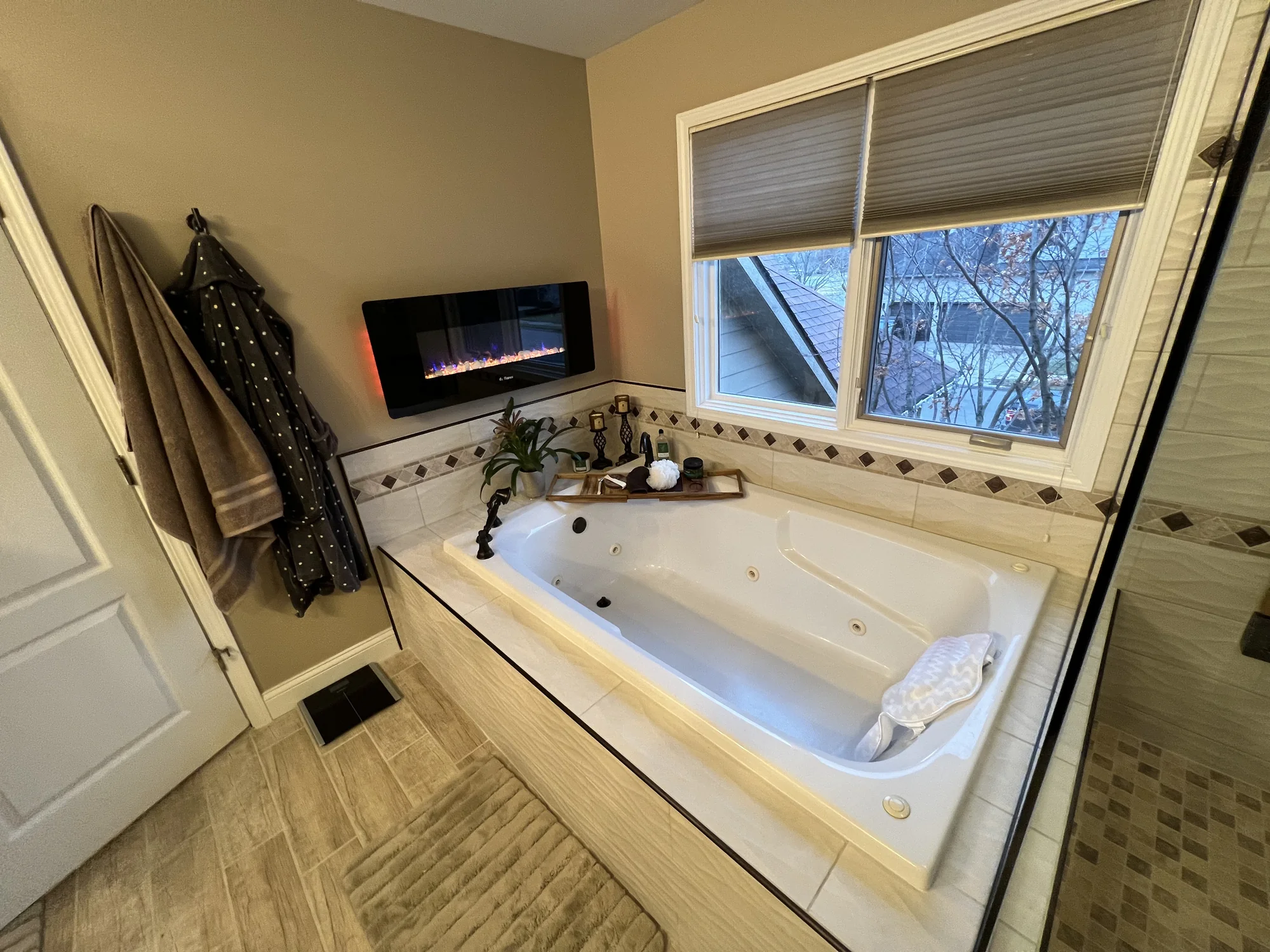 Primary Bath with Jetted Tub — photo 9