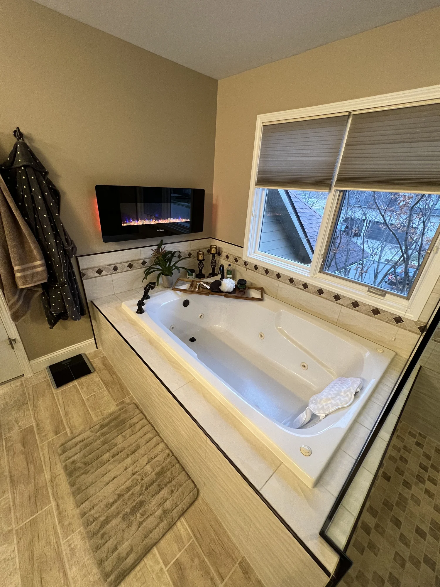 Gray-Tile Tub & Shower Bath — photo 2