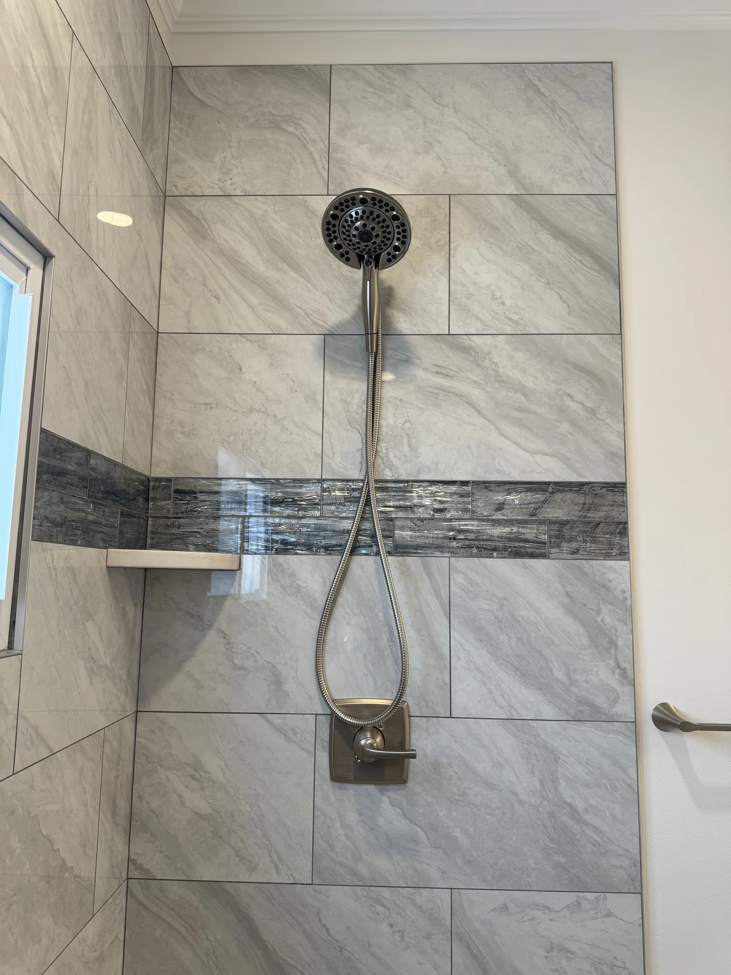 Marble & Black Vanity Bath — photo 10