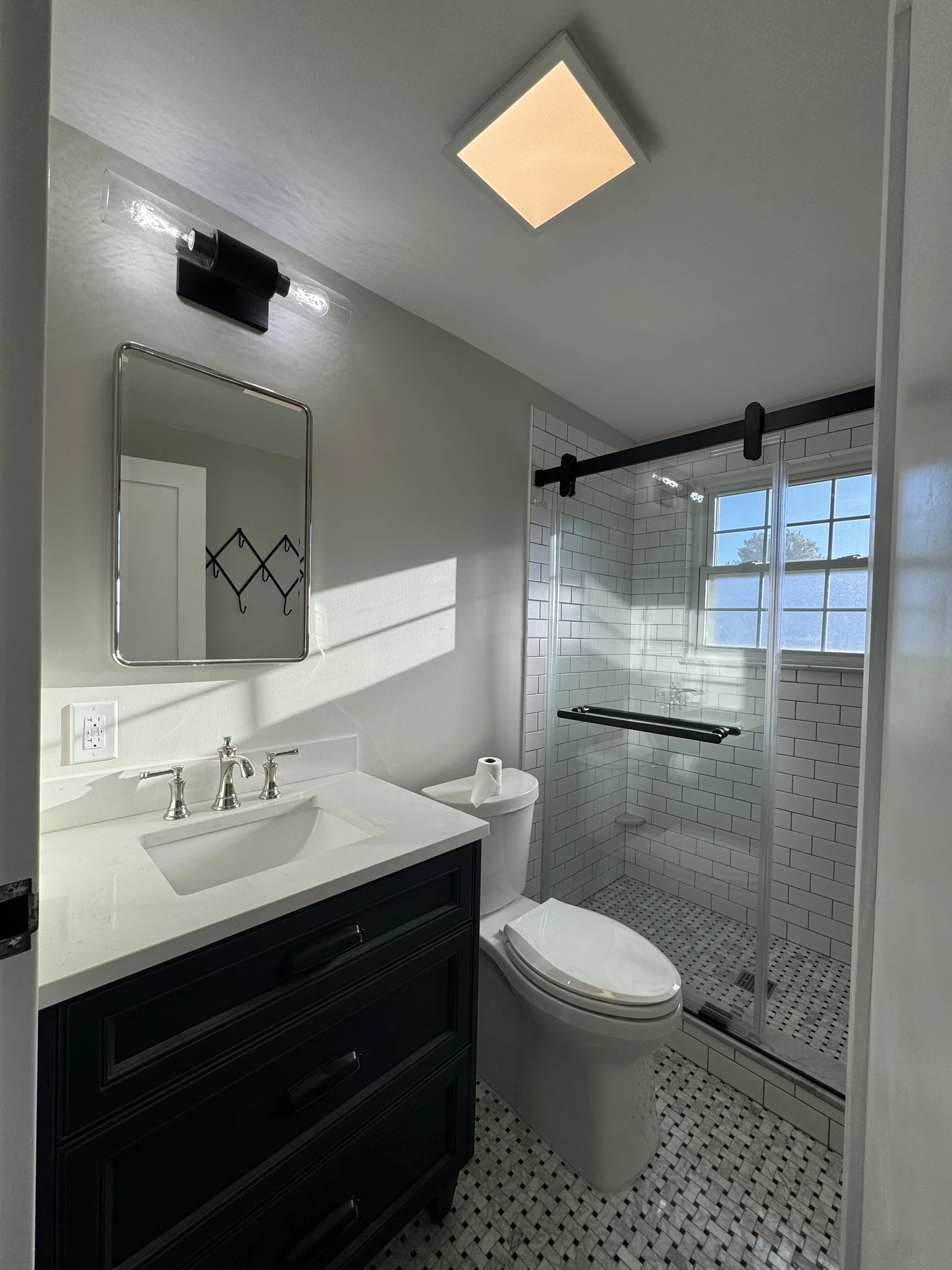 Subway-Tile Black Vanity Bath — photo 1
