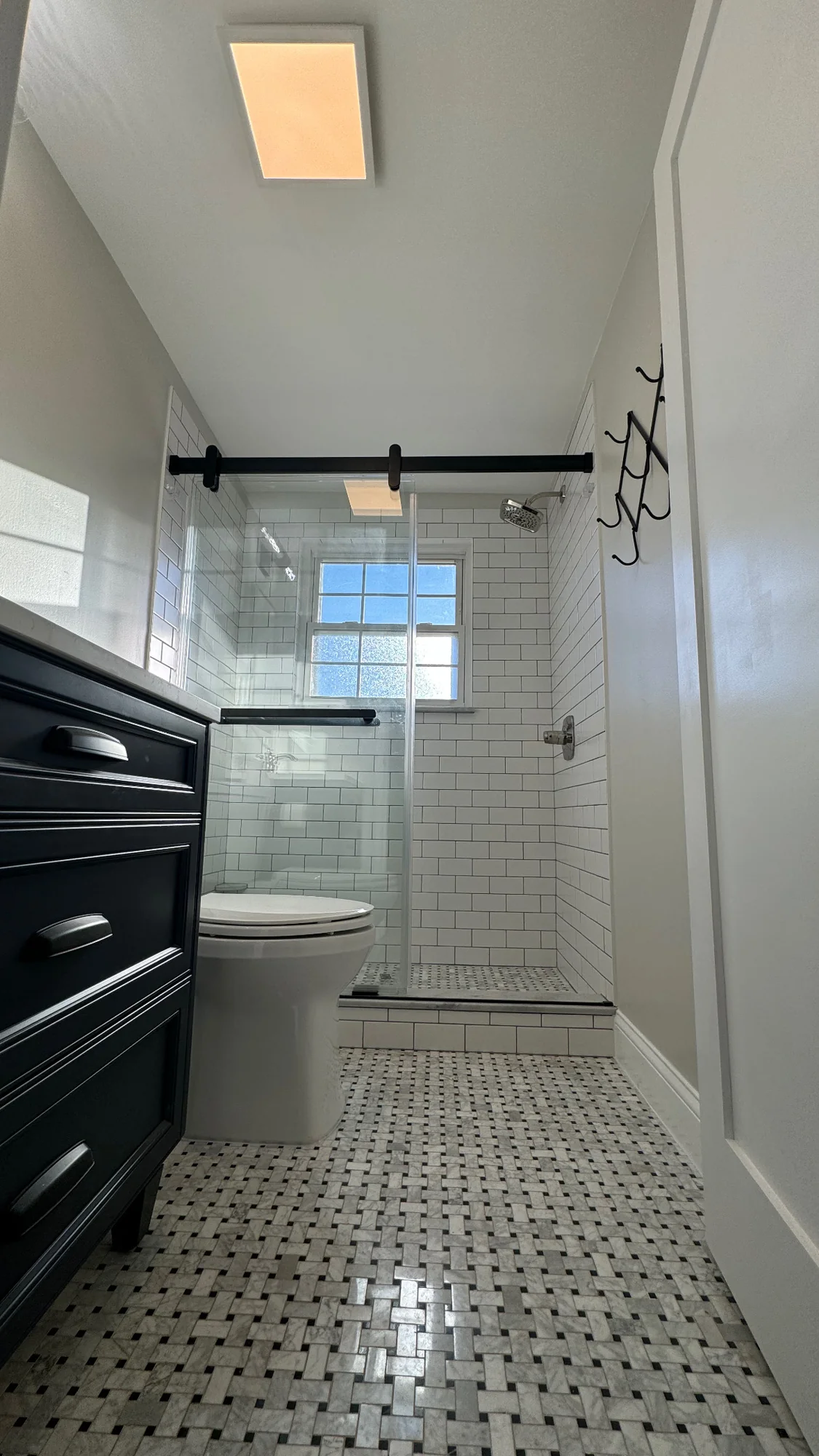 Subway-Tile Black Vanity Bath — photo 2