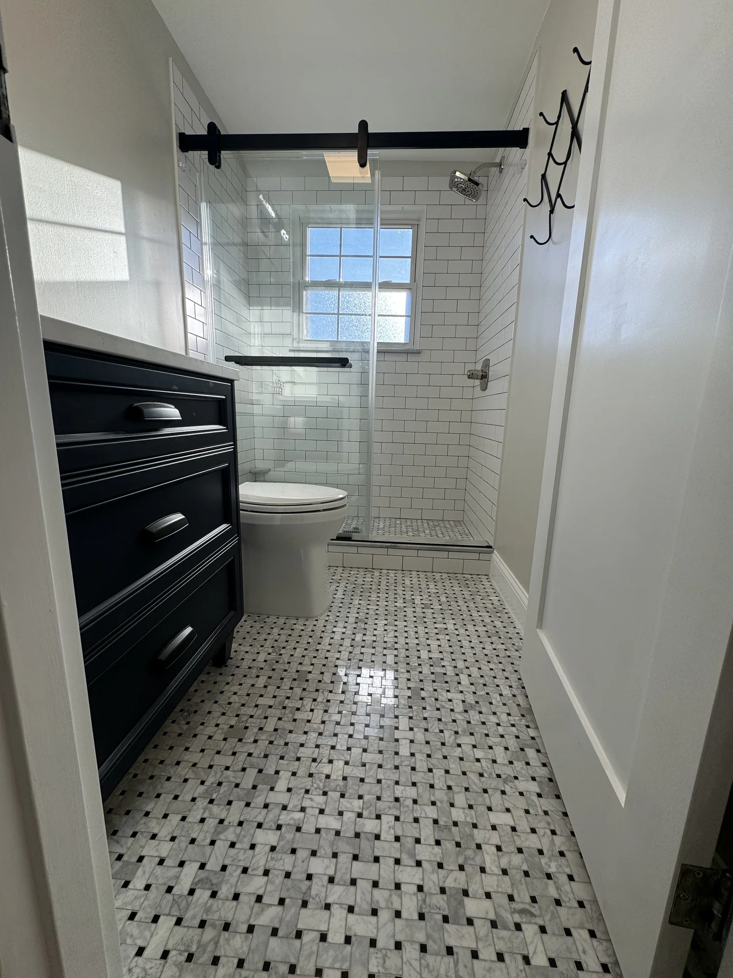 Subway-Tile Black Vanity Bath — photo 3