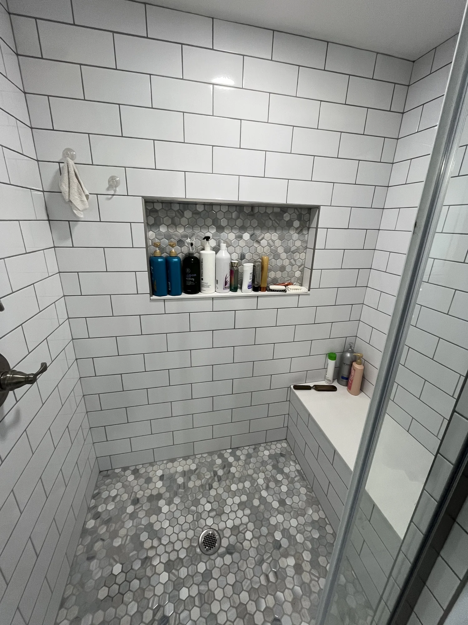 Subway-Tile Niche-Shower Bath — photo 1