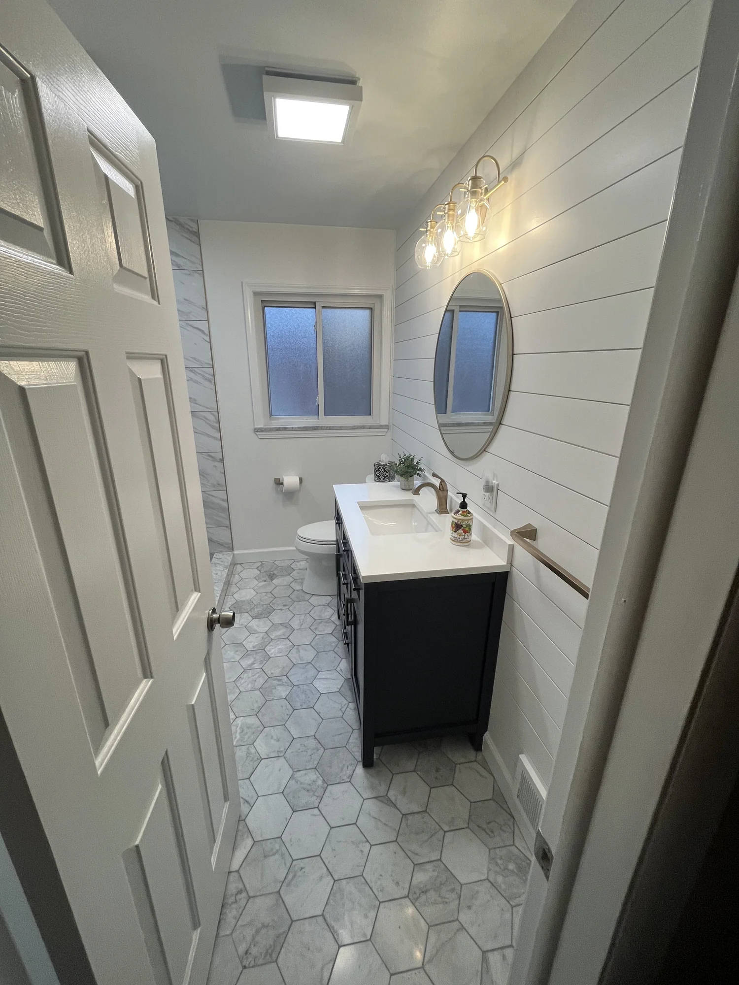Subway-Tile Niche-Shower Bath — photo 2
