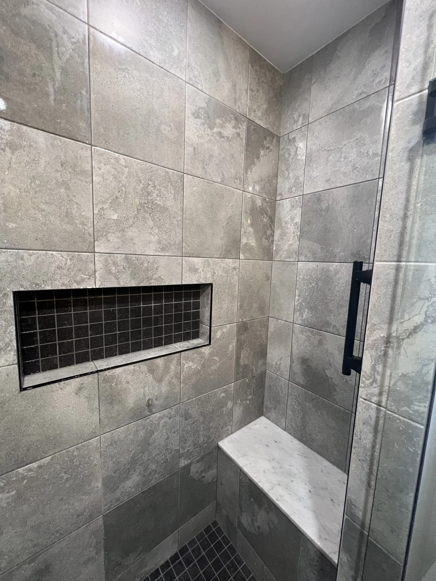 Subway-Tile Niche-Shower Bath — photo 7