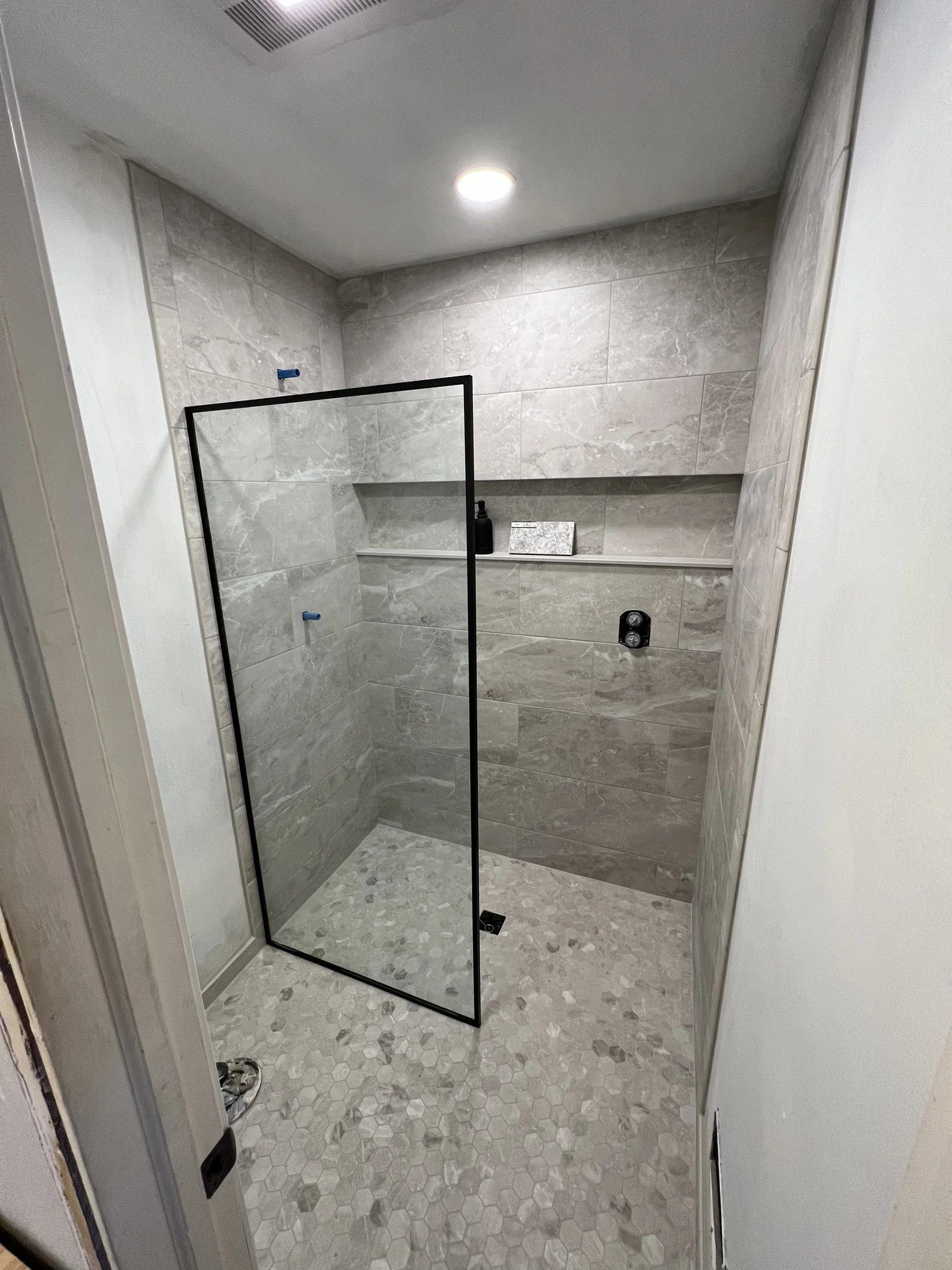 Subway-Tile Niche-Shower Bath — photo 15