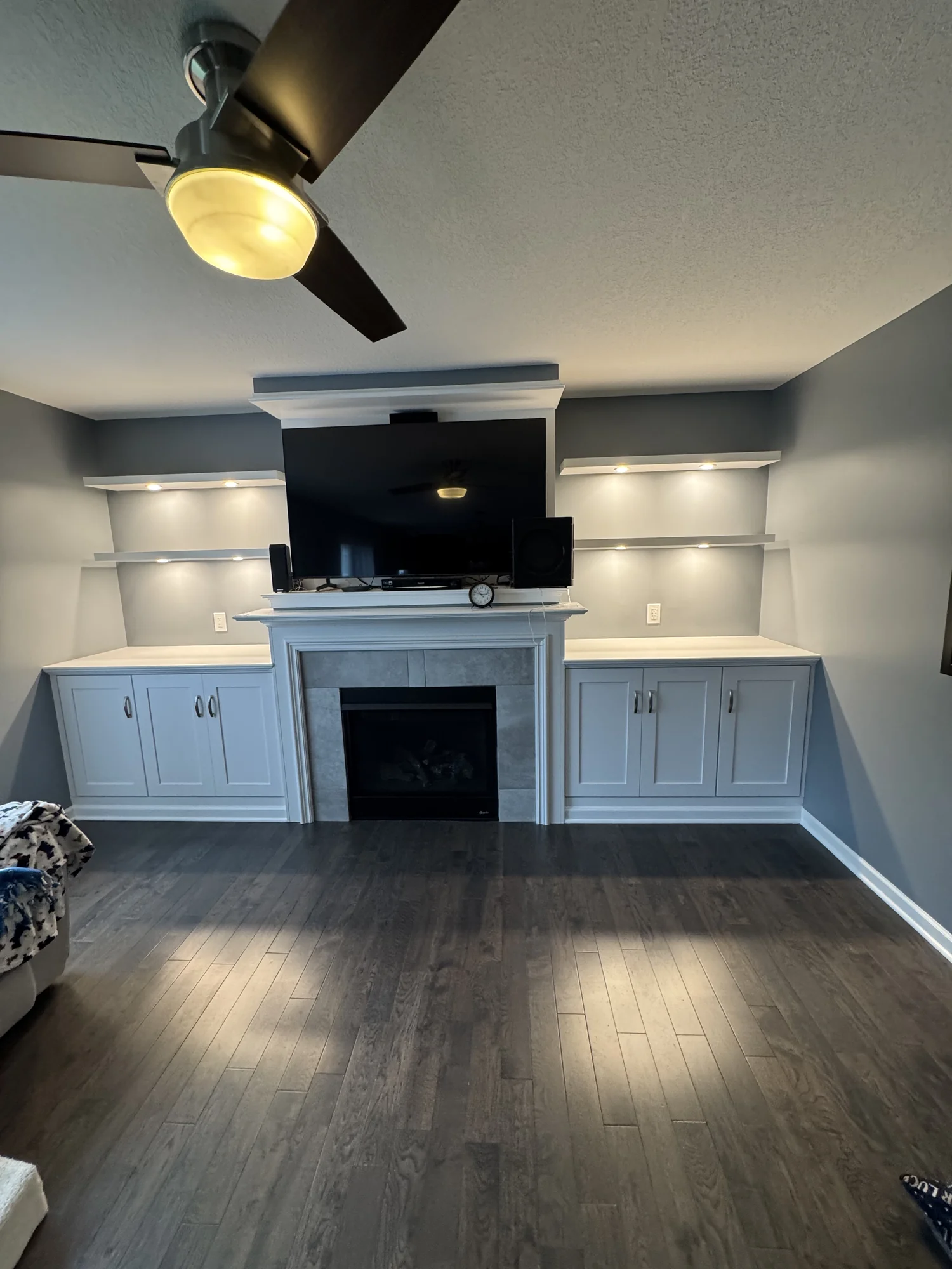 Built-In Cabinets & Shelves — photo 3