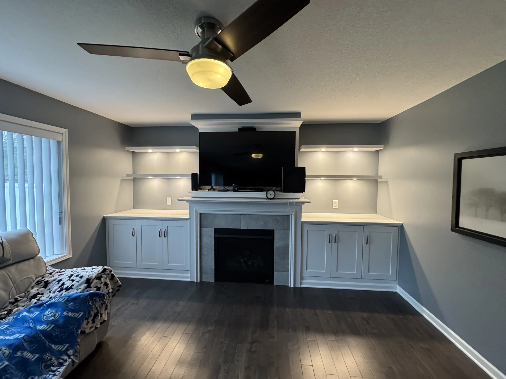 Built-In Cabinets & Shelves — photo 4