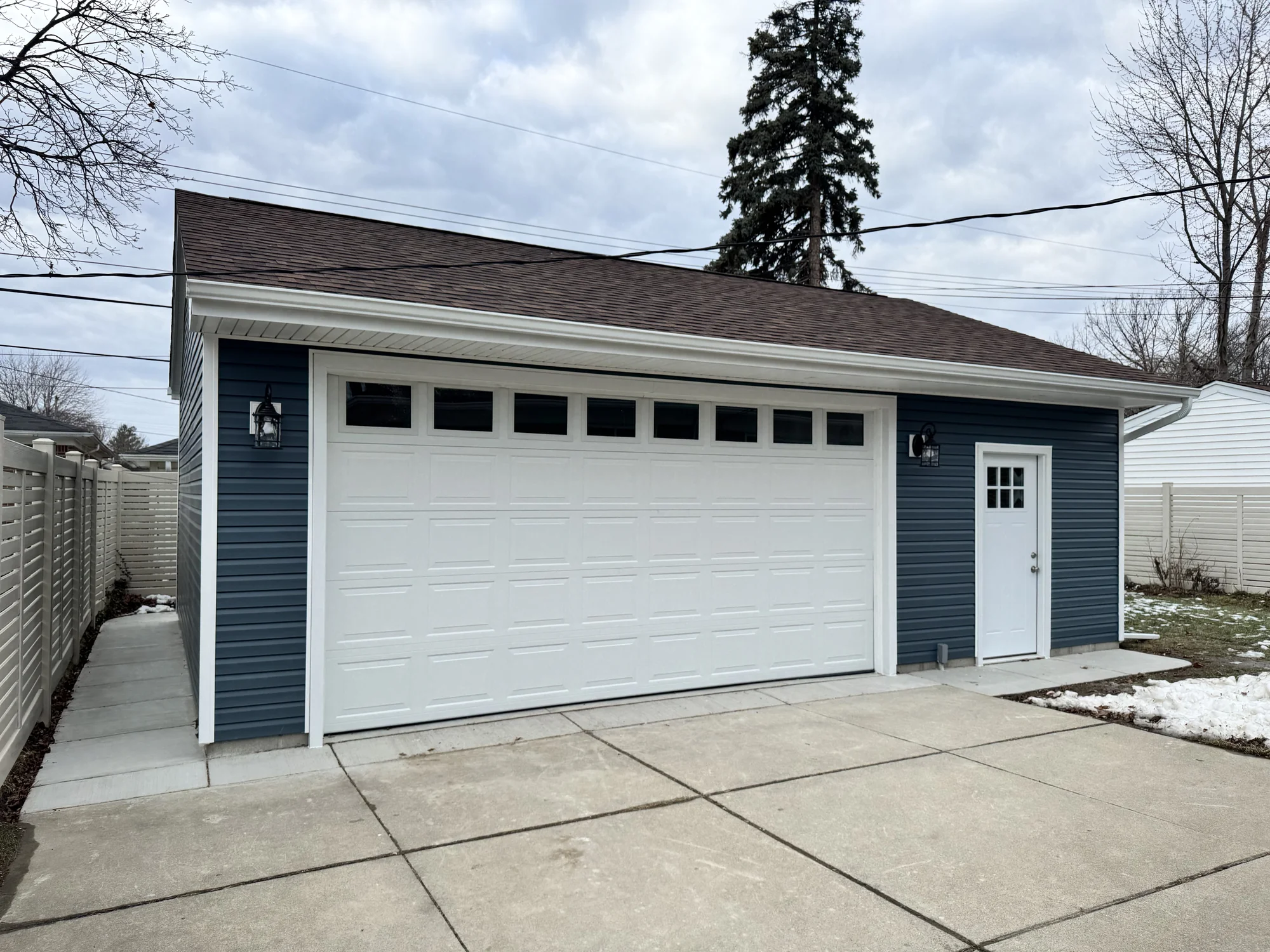 Detached Garage — photo 1
