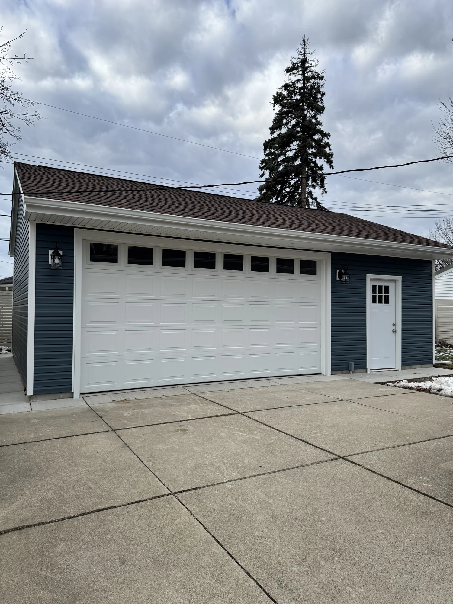 Detached Garage — photo 3