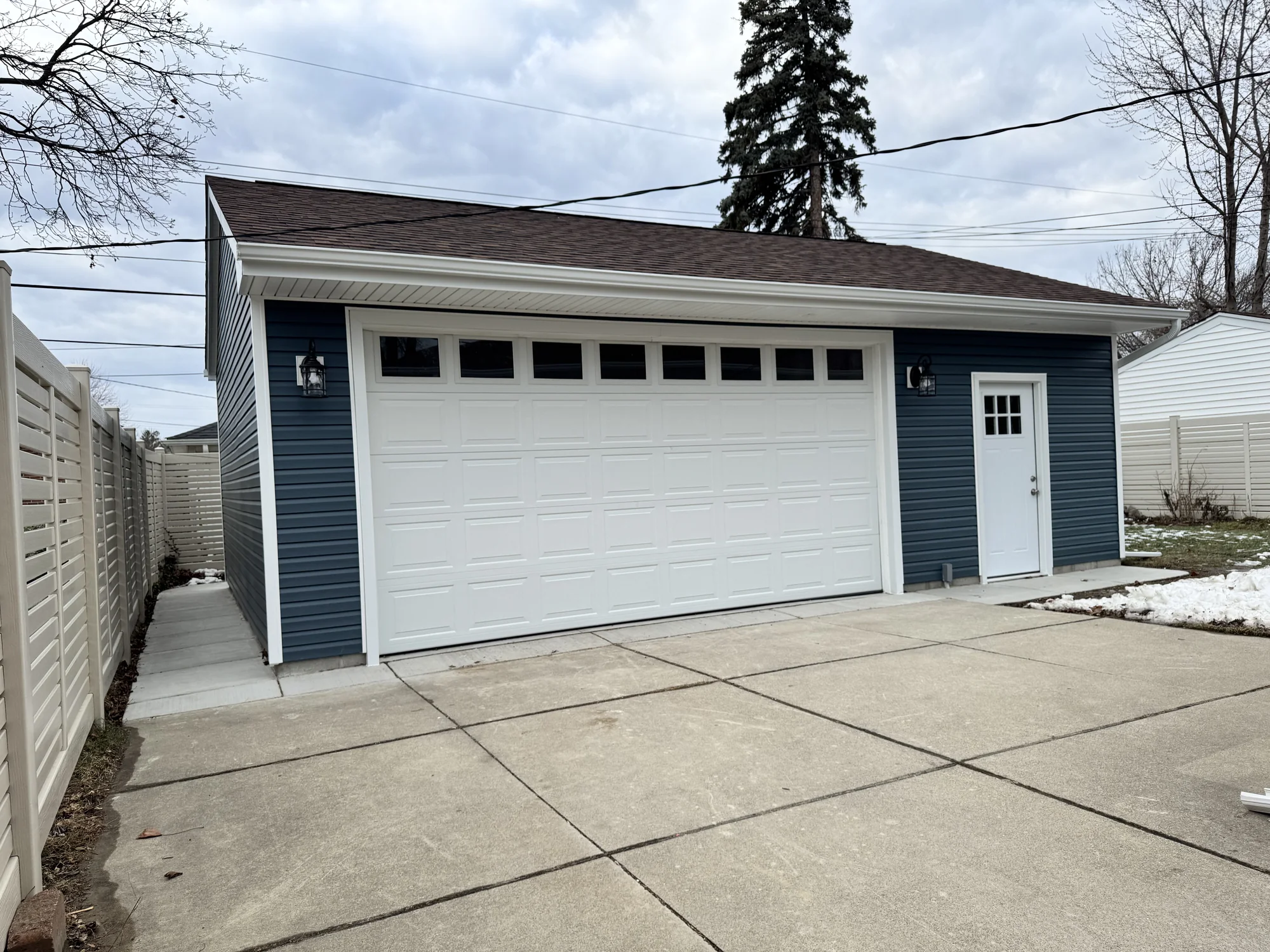 Detached Garage — photo 4