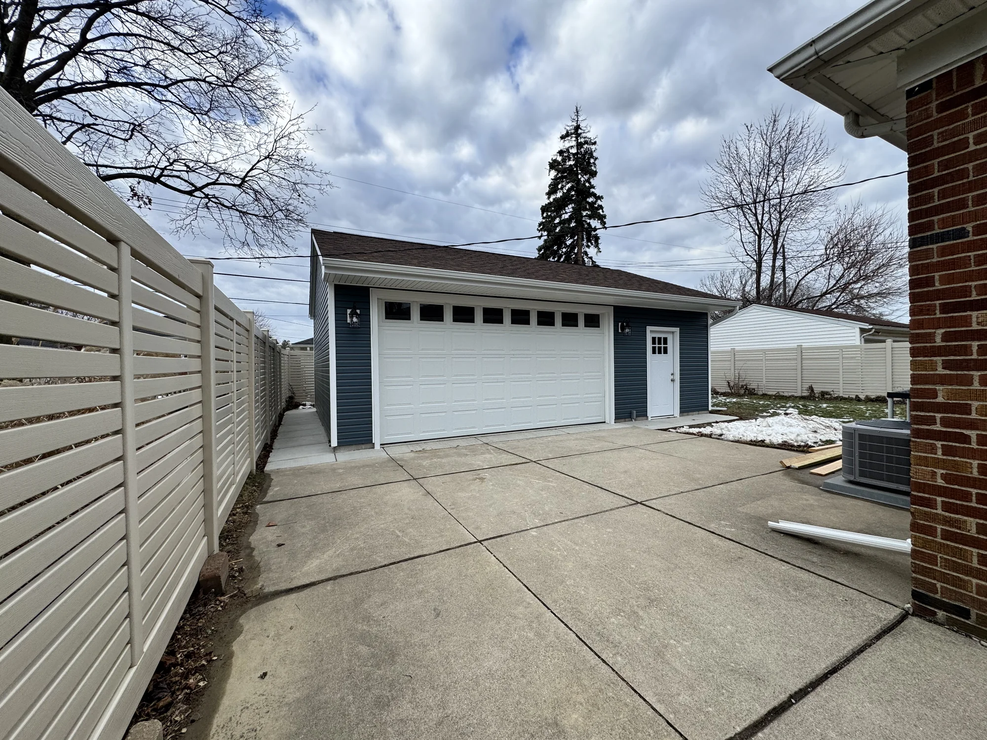 Detached Garage — photo 5