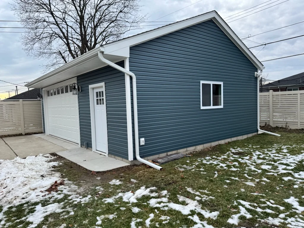 Detached Garage — photo 1