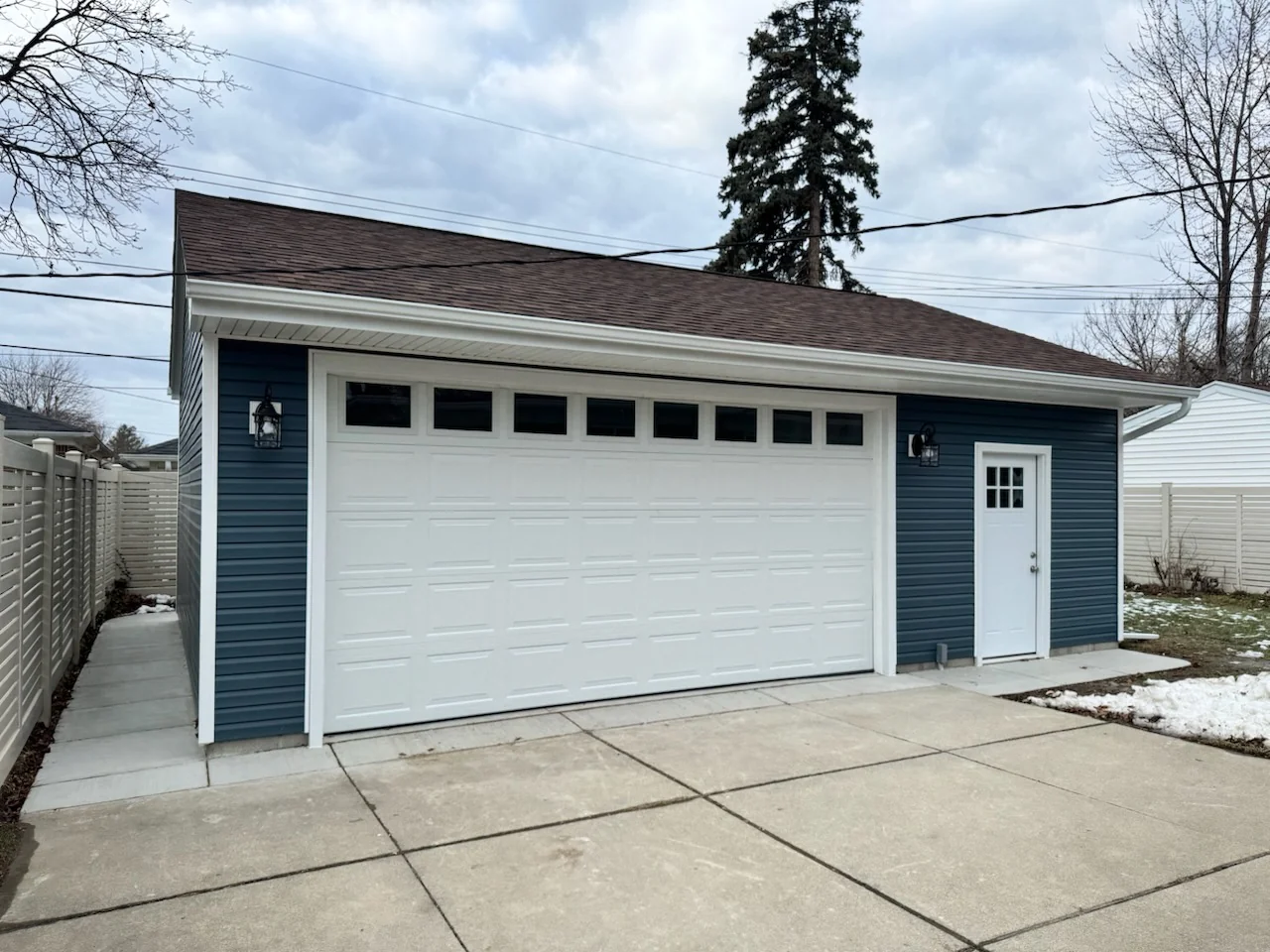 Detached Garage — photo 2