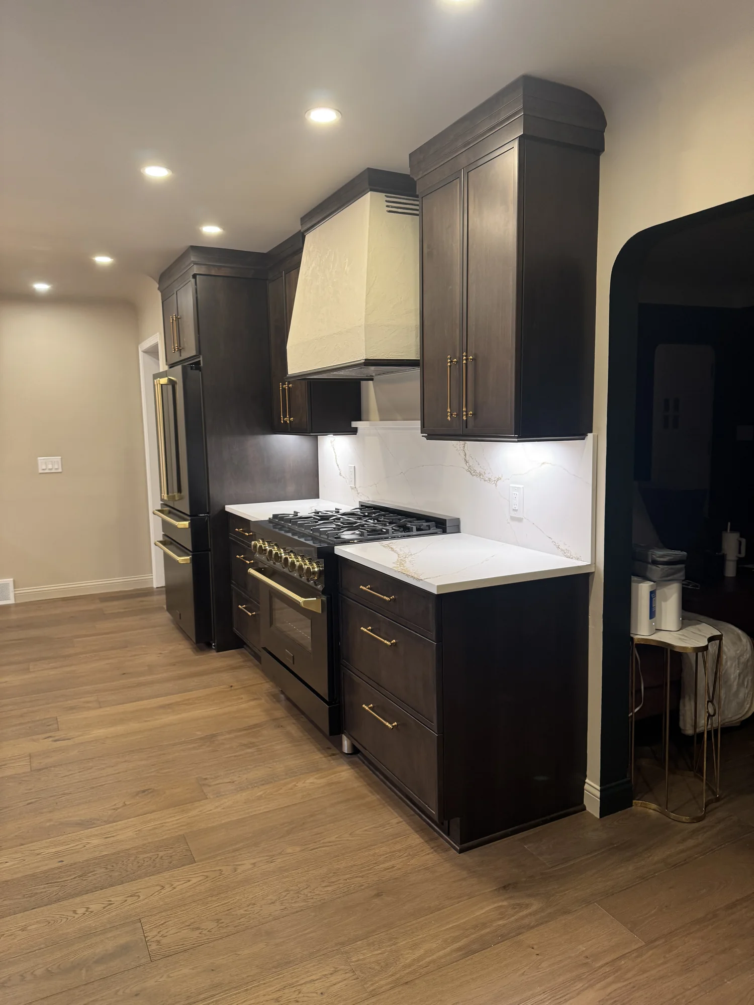 Dark Cabinet + Beam Kitchen — photo 16