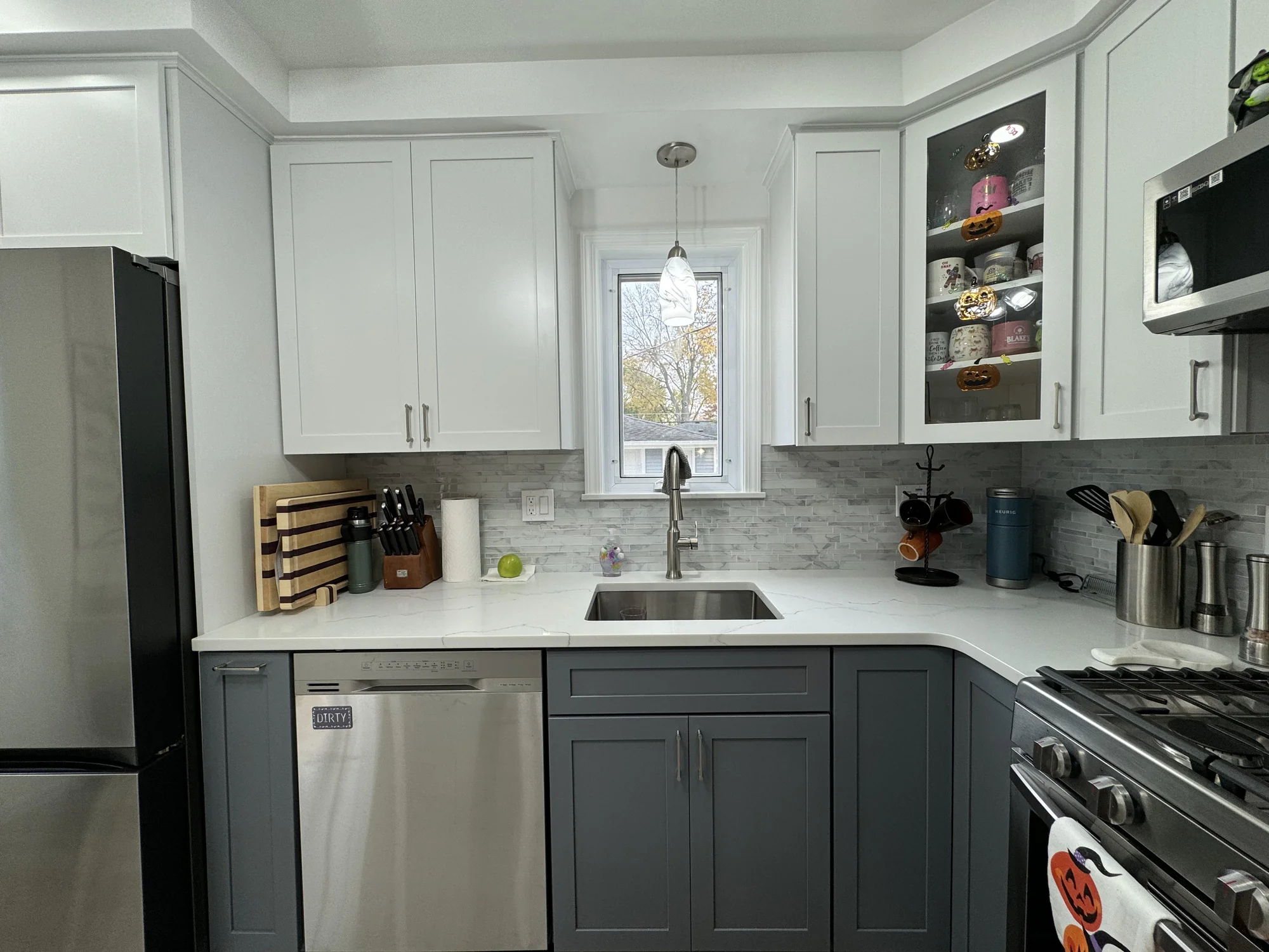 Gray Cabinet + Stained Glass Kitchen — photo 4