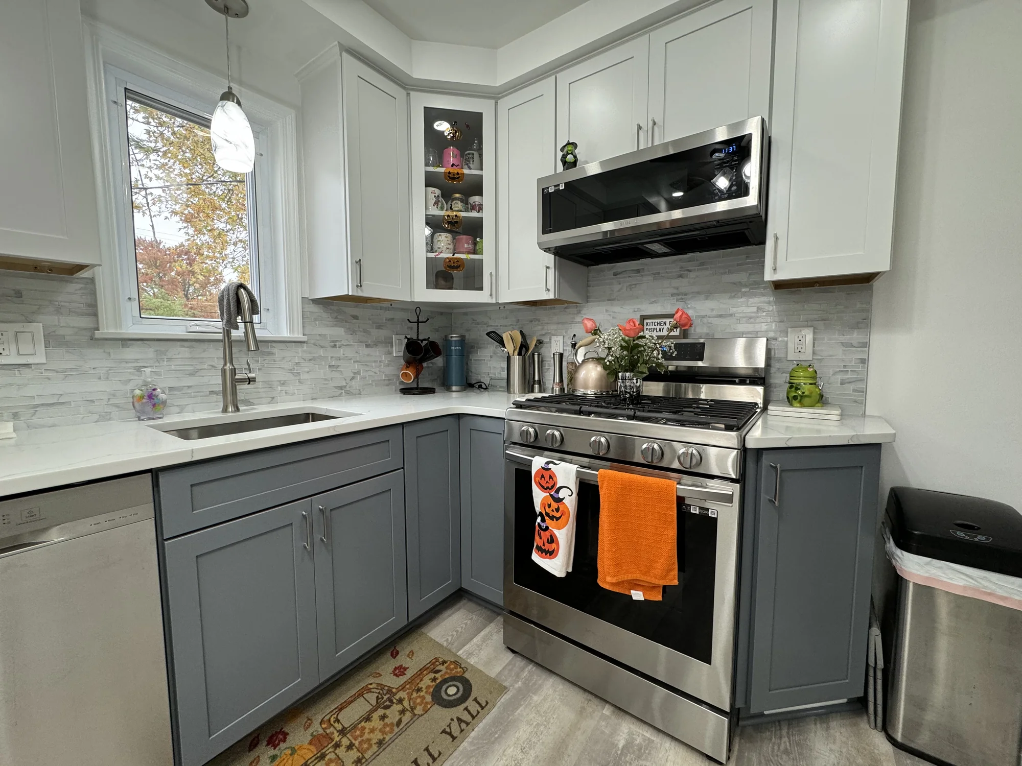 Gray Cabinet + Stained Glass Kitchen — photo 5