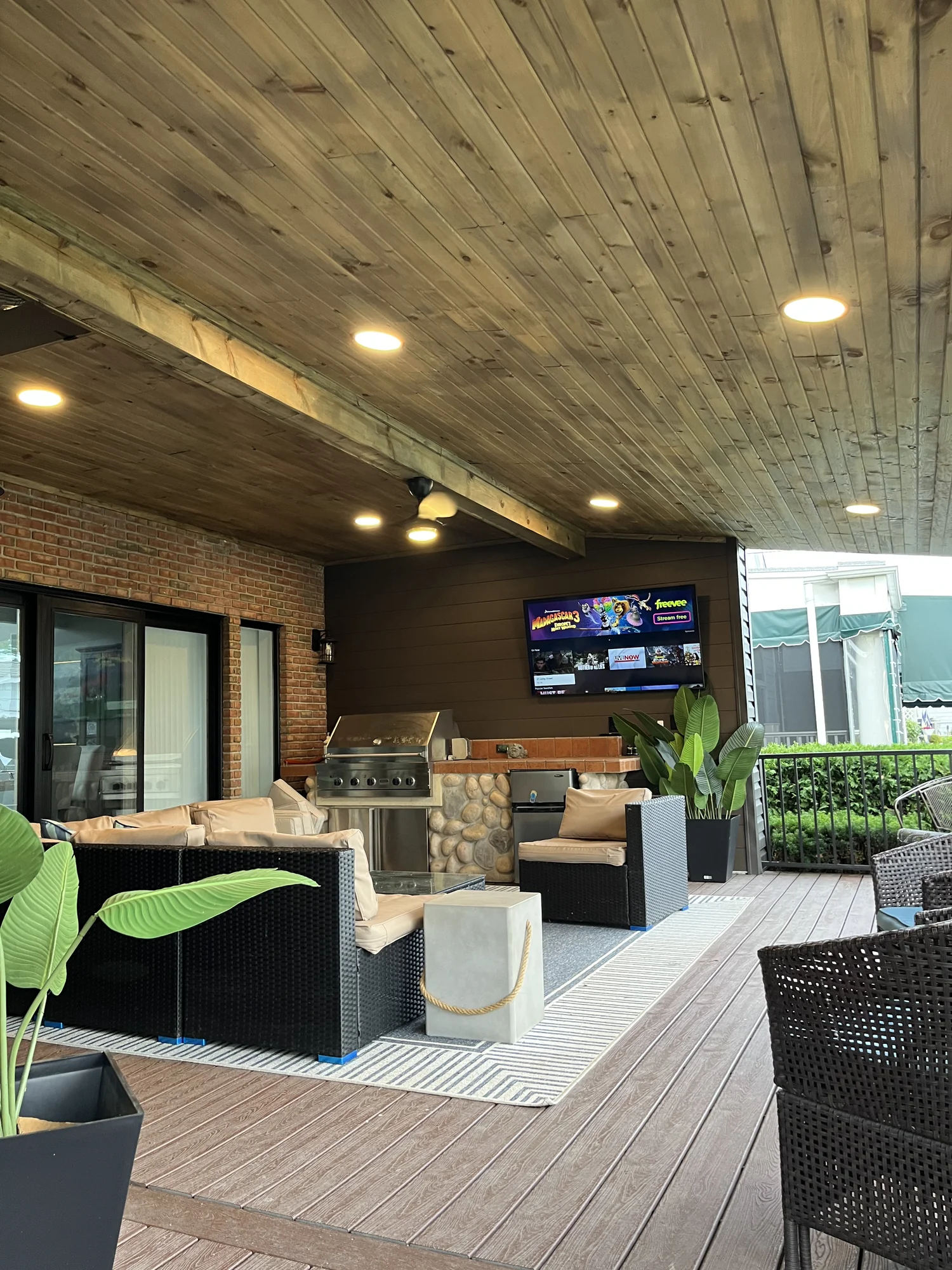 Wood-Ceiling Covered Porch — photo 7