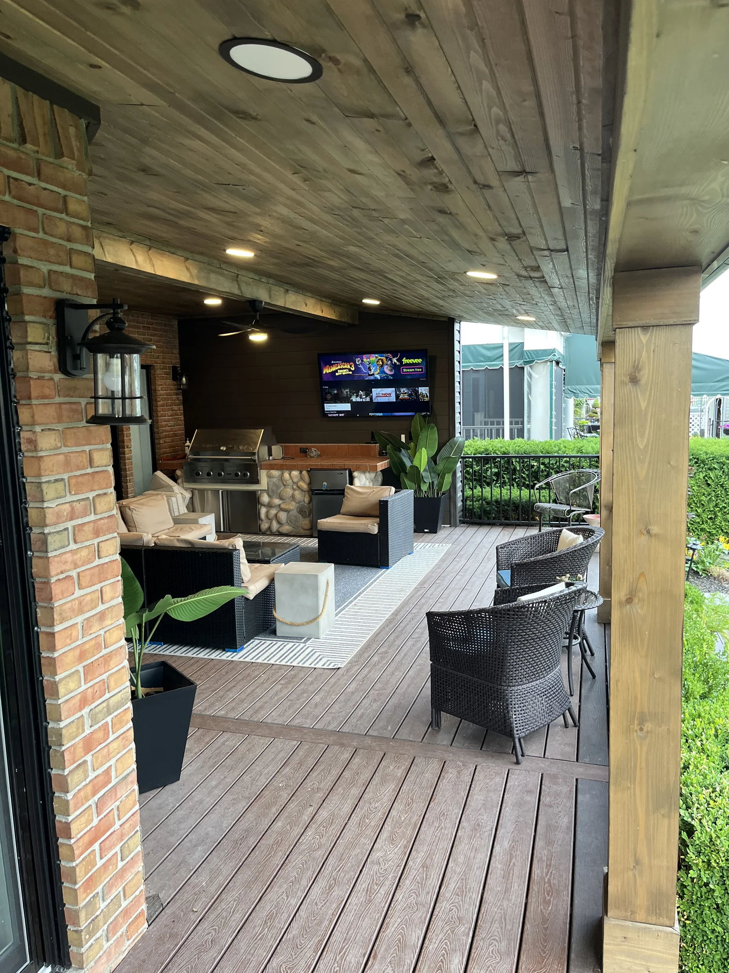 Exterior Covered Porch — photo 22
