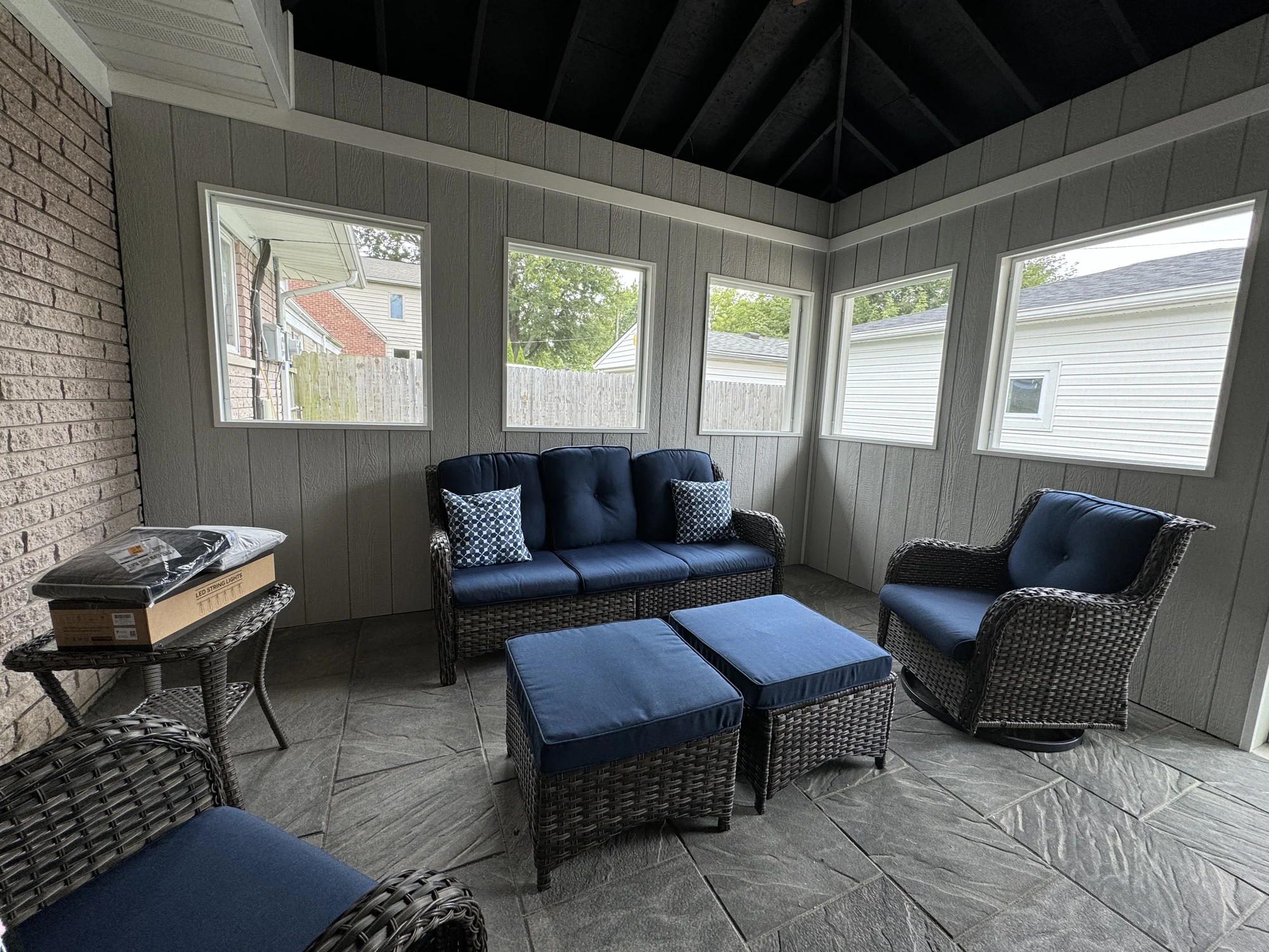 Screened-In Porch — photo 8