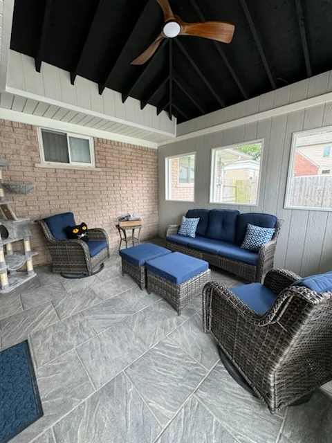 Sunroom Interior — photo 1