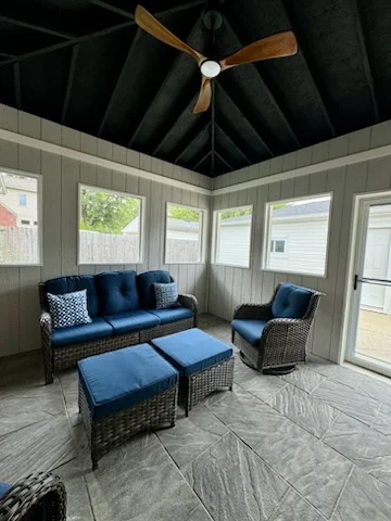 Sunroom Interior — photo 3